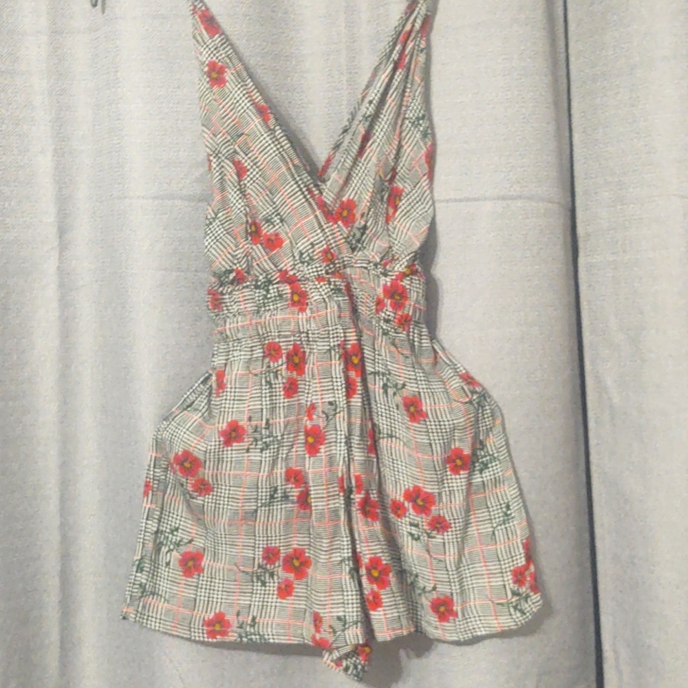 Threadstory Romper Houndstooth with Red Flower pattern Sz Medium NWT